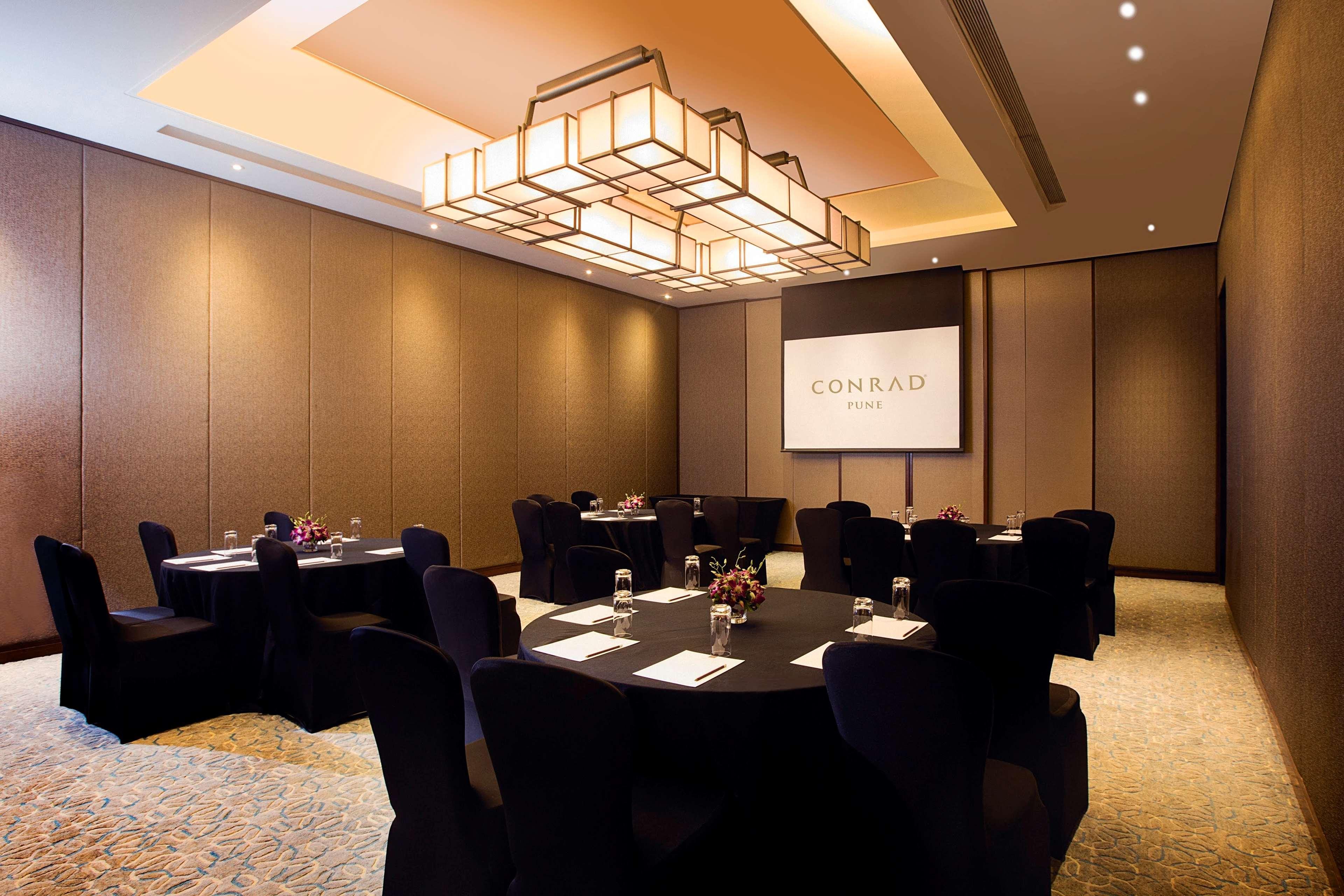 Conrad Pune Exterior foto