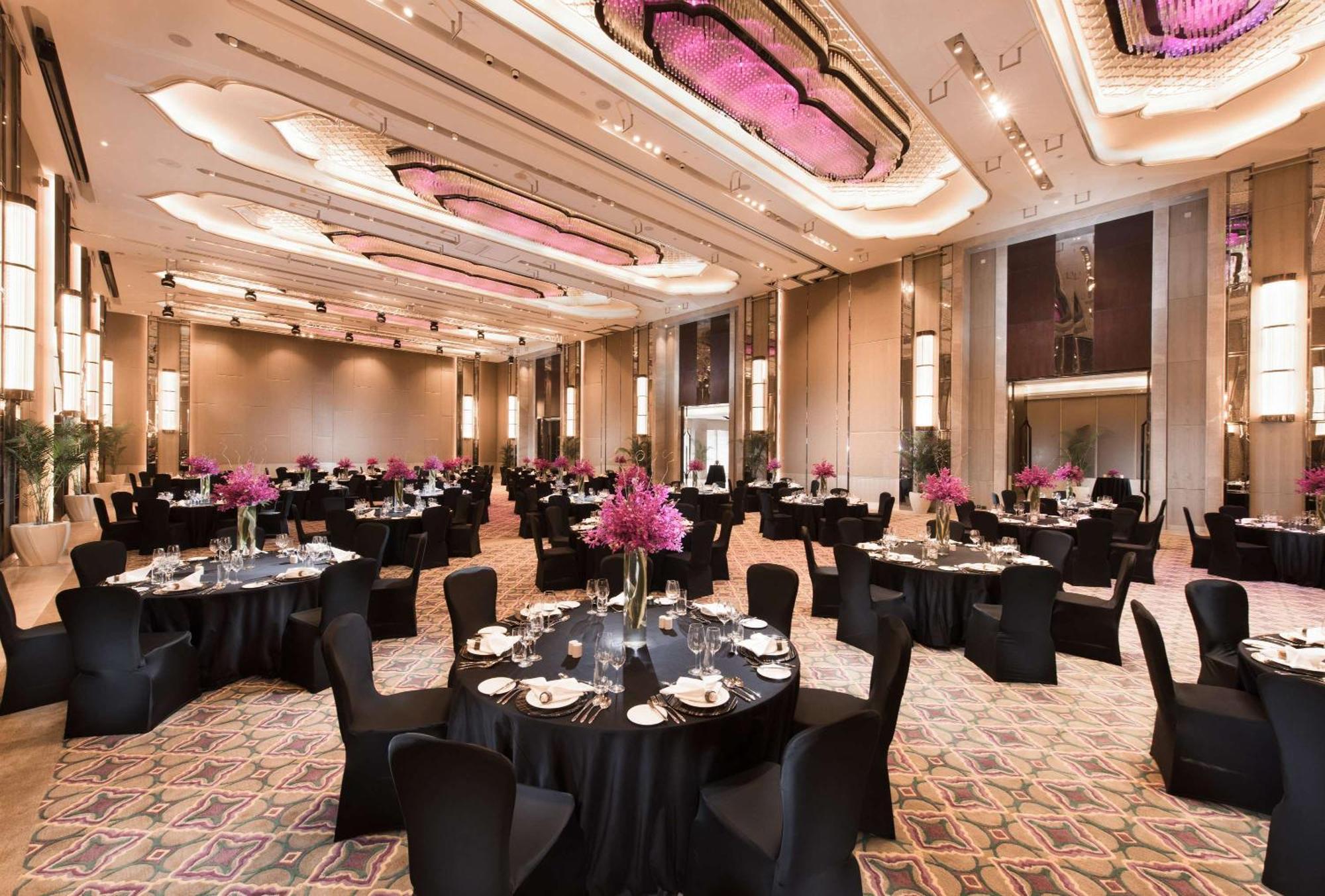 Conrad Pune Exterior foto